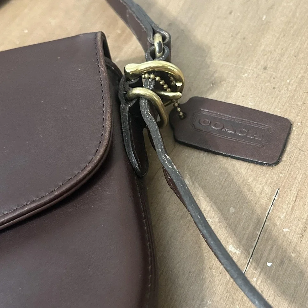 Coach Legacy Equestrian Flap Crossbody 90's Brown Leather Purse A8B-9807‎ USA